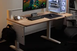 Corsair ha lanzado el nuevo escritorio Platform:4 con opciones de altura fija o elevable y brazo con railes incorporado para monitor y accesorios