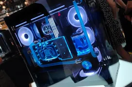 La Corsair Fram 4500X es una caja con diseño modular y formato panorámico