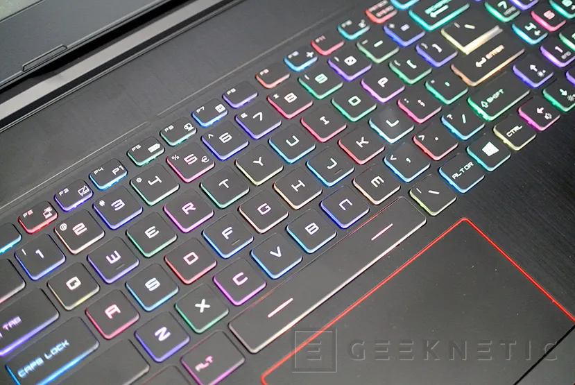 Geeknetic MSI GE63 Raider RGB con Intel Core i7-8750H 23