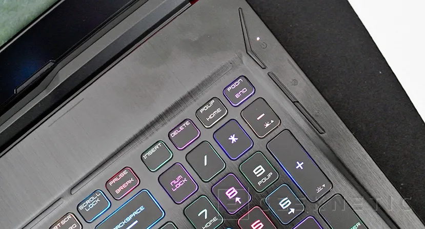 Geeknetic MSI GE63 Raider RGB con Intel Core i7-8750H 19
