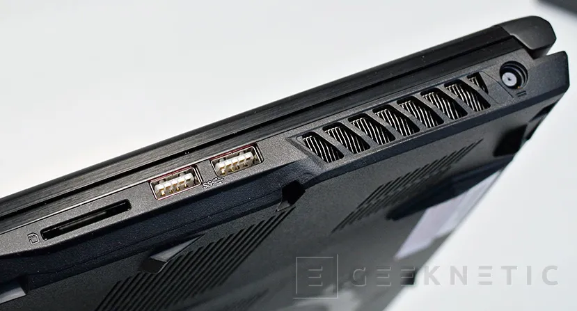 Geeknetic MSI GE63 Raider RGB con Intel Core i7-8750H 10