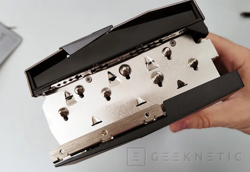 Geeknetic MSI NVIDIA GeForce RTX 4080 SUPRIM X 16G Review 16