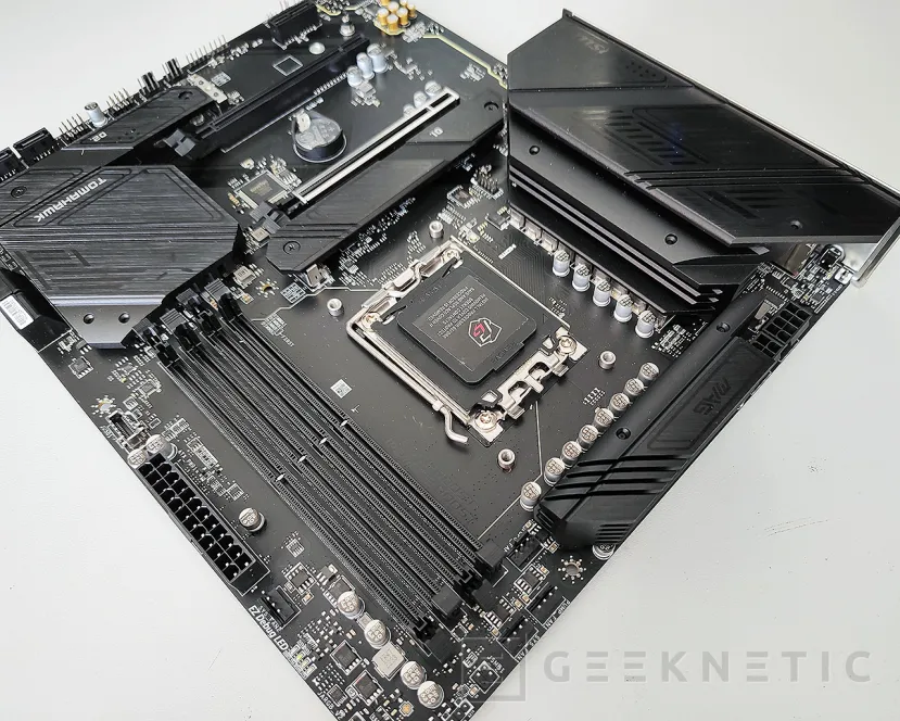 Geeknetic MSI MAG B650 TOMAHAWK WIFI Review 5