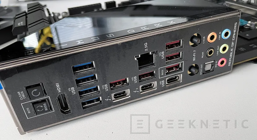 Geeknetic ASUS ROG MAXIMUS Z790 DARK HERO Review 19