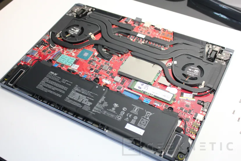 Geeknetic ASUS ROG Zephyrus Duo 15 GX550L Review 13