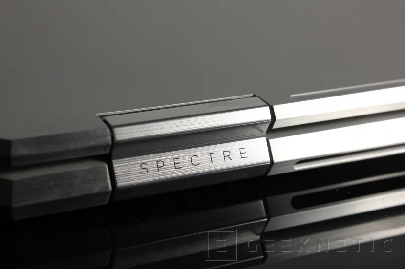 Geeknetic HP Spectre x360 13t-aw200 Review 3