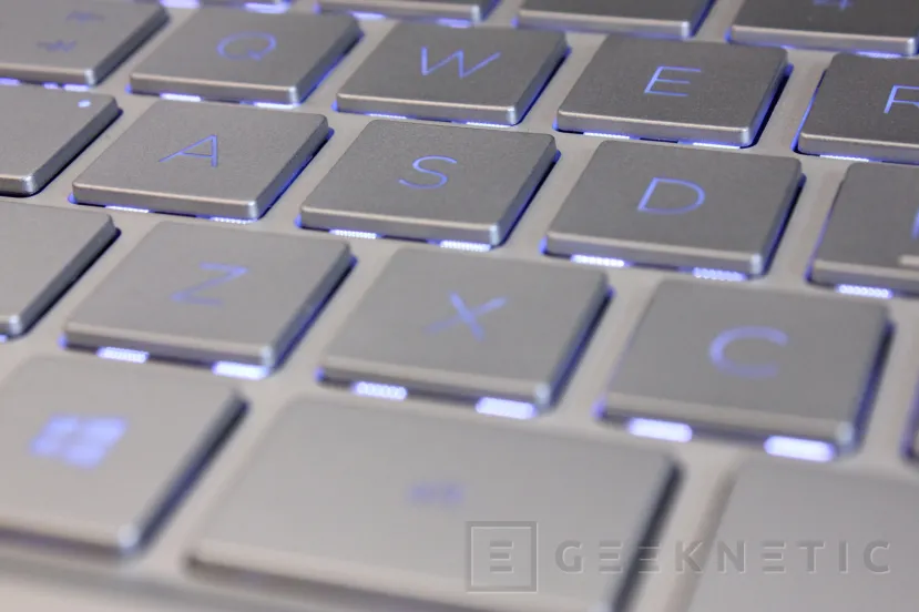 Geeknetic HP Spectre x360 13t-aw200 Review 16