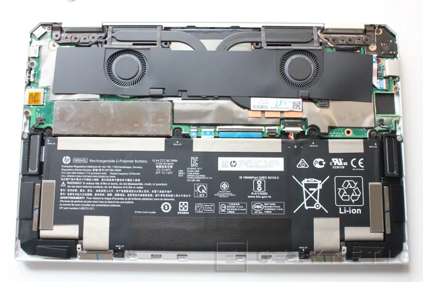 Geeknetic HP Spectre x360 13t-aw200 Review 14