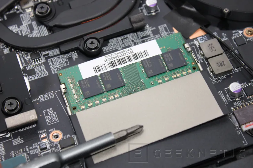 Geeknetic MSI GE76 Raider 10UH-061ES Review con RTX 3080 19