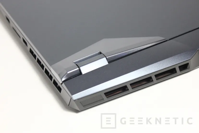 Geeknetic MSI GE76 Raider 10UH-061ES Review con RTX 3080 4