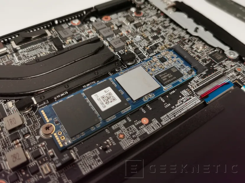 Geeknetic MSI Summit E13 Flip Evo Review con Core i7-1185G7 20