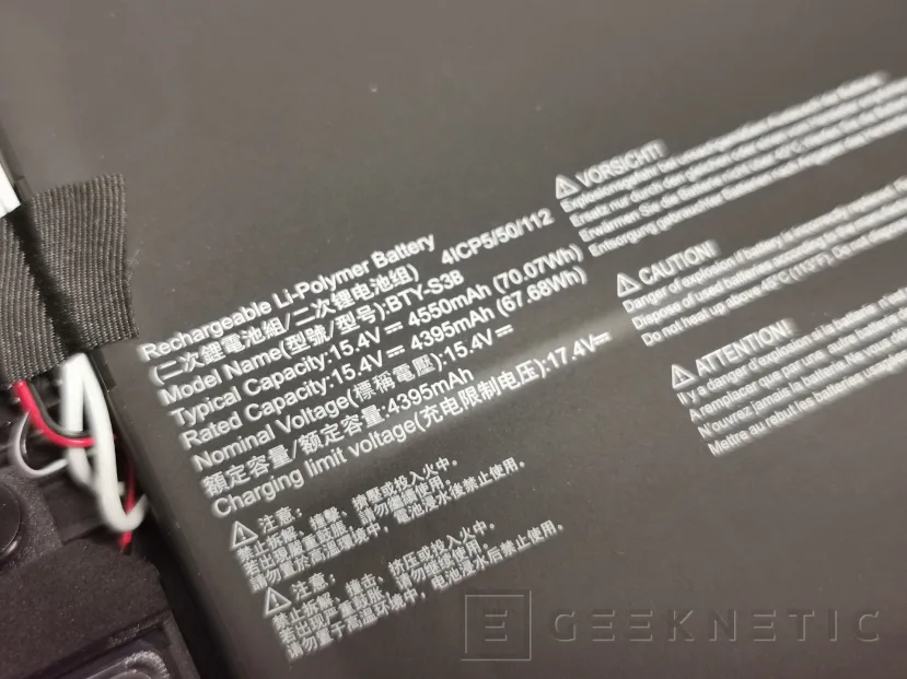 Geeknetic MSI Summit E13 Flip Evo Review con Core i7-1185G7 36
