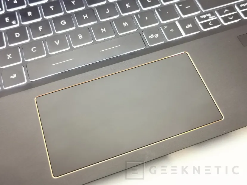 Geeknetic MSI Summit E13 Flip Evo Review con Core i7-1185G7 23