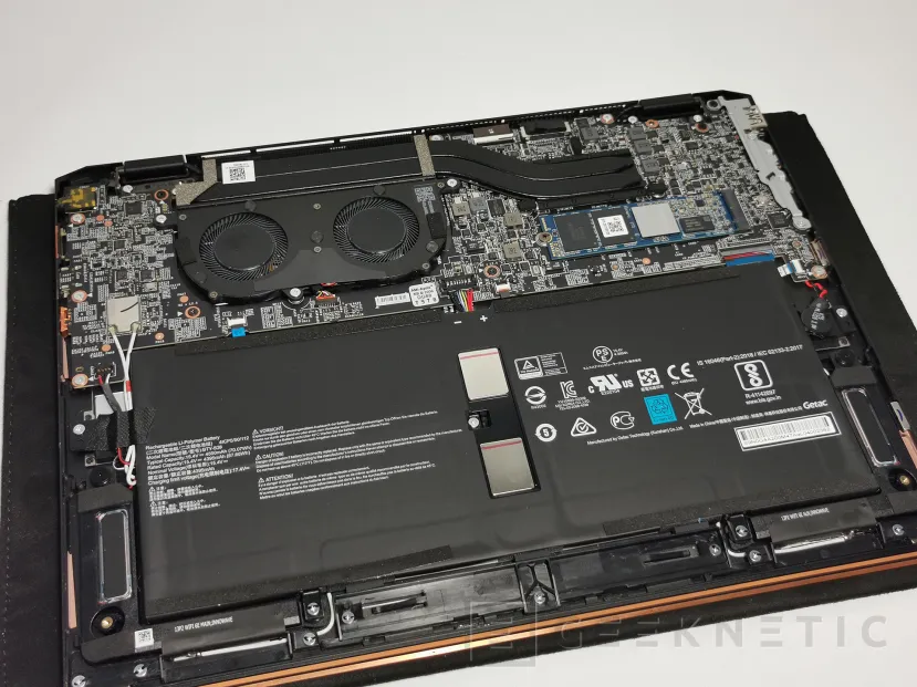 Geeknetic MSI Summit E13 Flip Evo Review con Core i7-1185G7 19