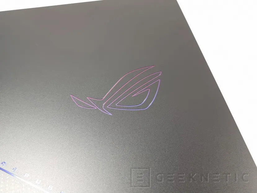 Geeknetic ASUS ROG Zephyrus Duo 16 GX650 Review  3