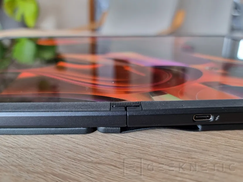 Geeknetic ASUS Zenbook 17 Fold OLED Review 17