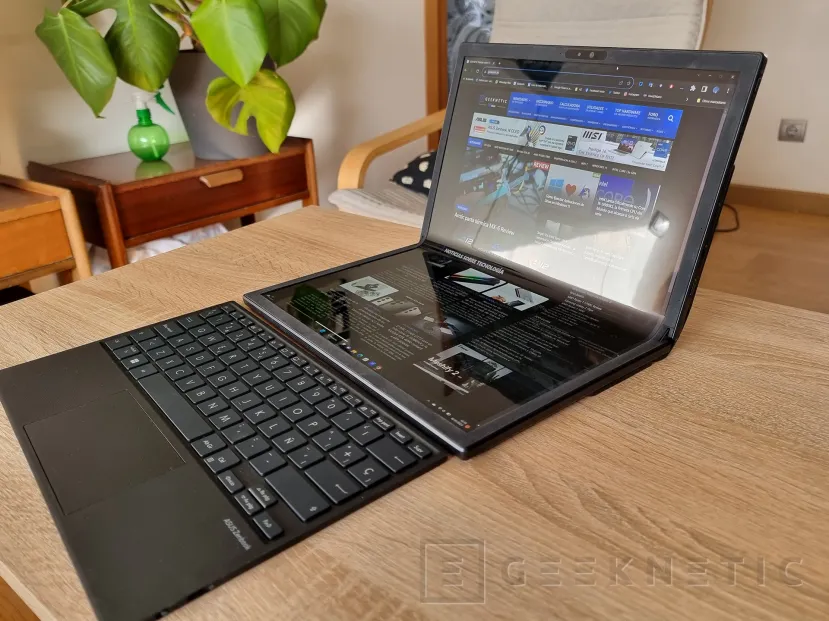 Geeknetic ASUS Zenbook 17 Fold OLED Review 5