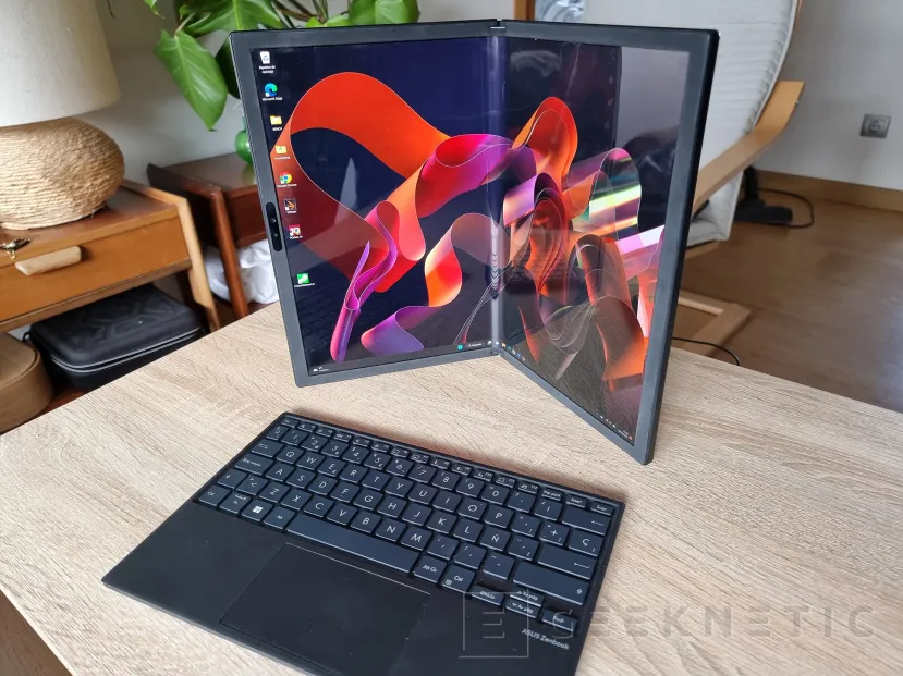 Geeknetic ASUS Zenbook 17 Fold OLED Review 51
