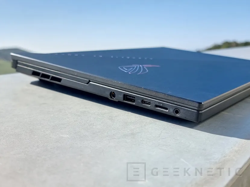 Geeknetic ASUS ROG Zephyrus Duo 16 GX650PY Review 5