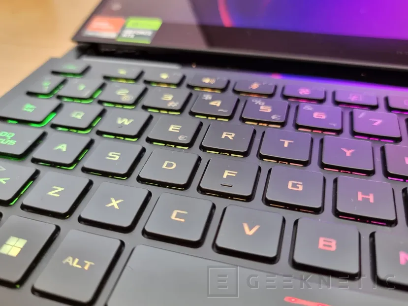 Geeknetic ASUS ROG Zephyrus Duo 16 GX650PY Review 10