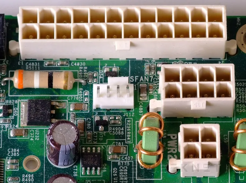 Geeknetic Cómo conectar dos fuentes de alimentación 6
