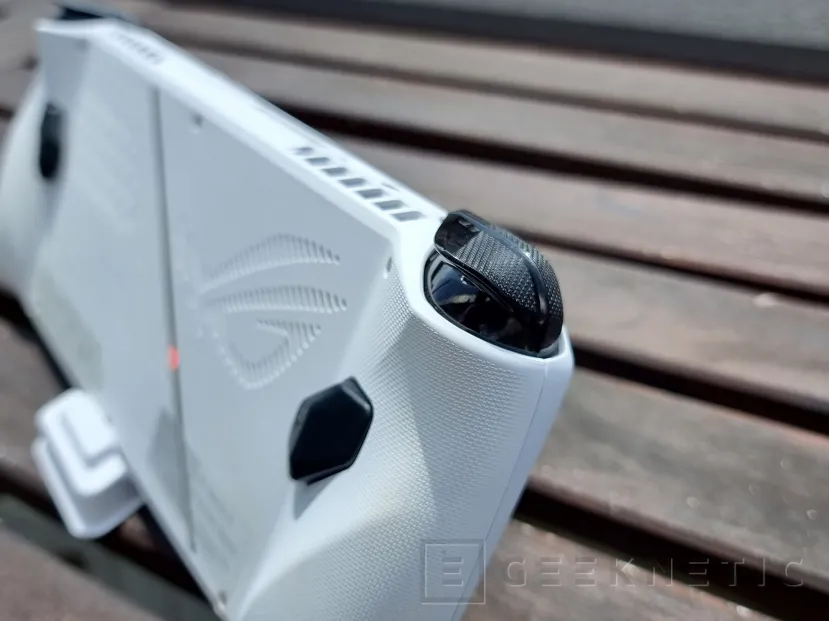 Geeknetic ASUS ROG Ally Review 4