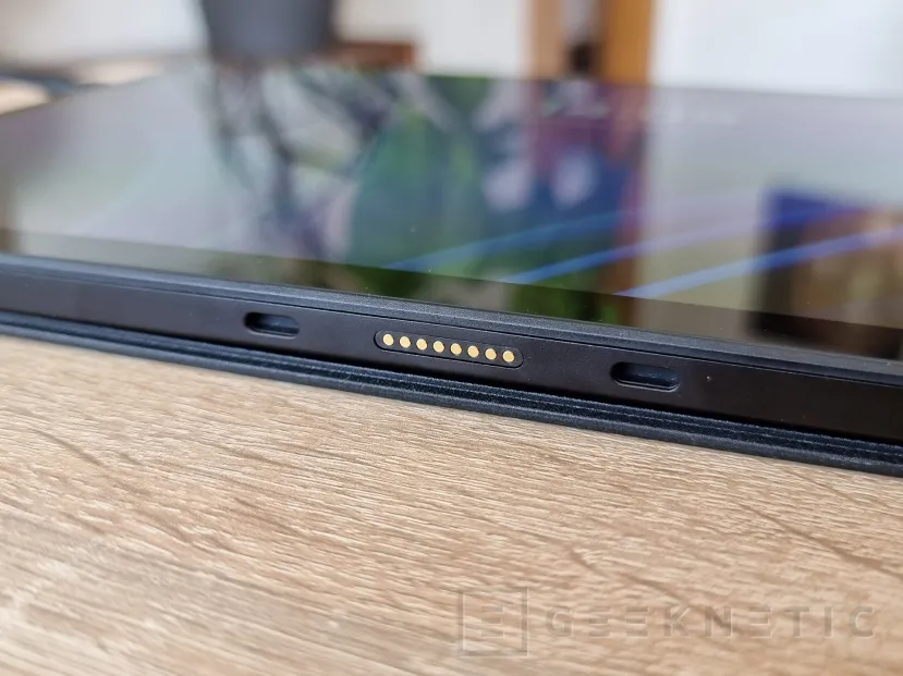 Geeknetic ASUS Vivobook 13 Slate OLED (T3304) Review 7