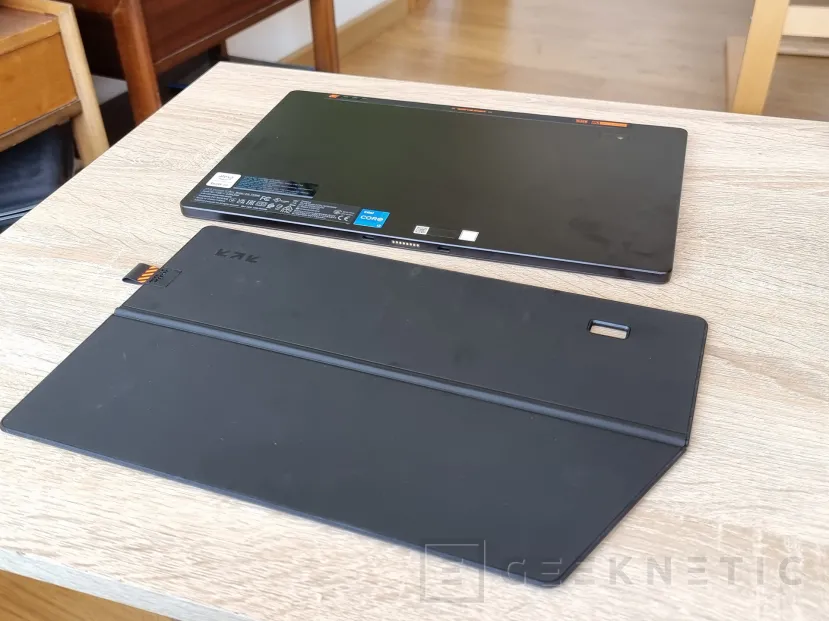 Geeknetic ASUS Vivobook 13 Slate OLED (T3304) Review 5