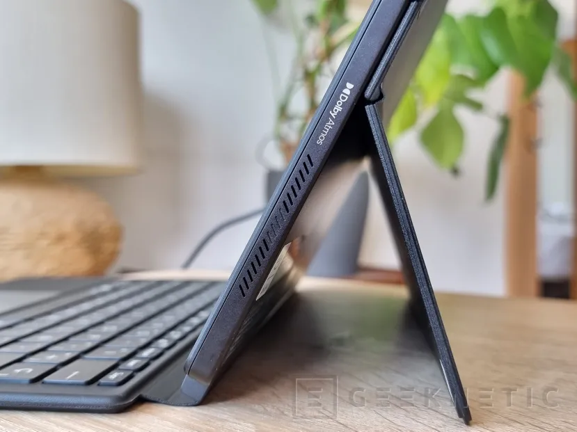 Geeknetic ASUS Vivobook 13 Slate OLED (T3304) Review 10