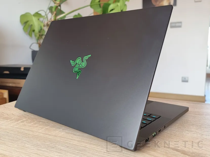 Geeknetic Razer Blade 14 Review con AMD Ryzen 9 7940HS 3