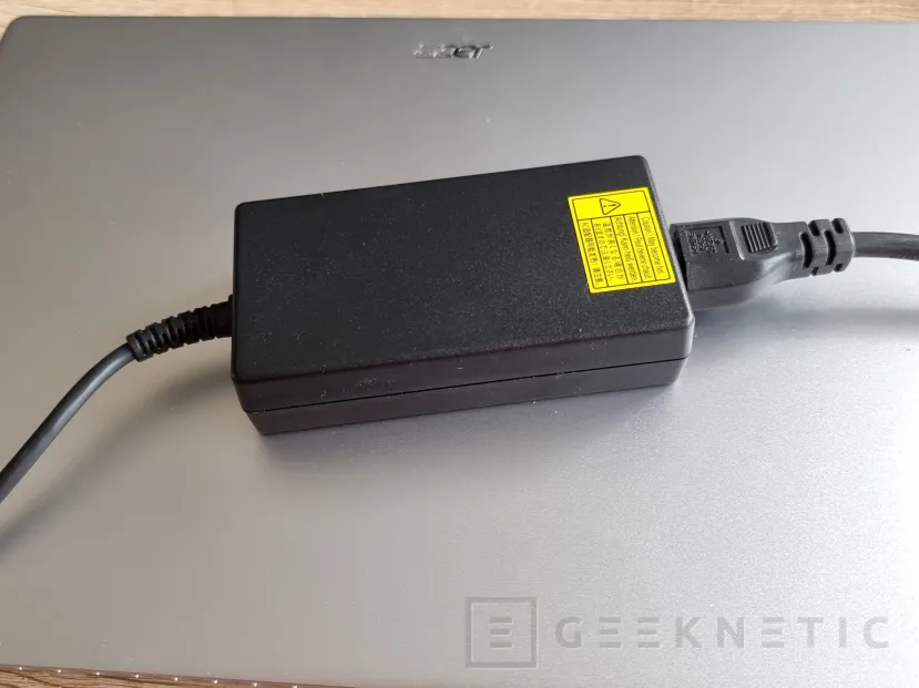 Geeknetic ACER Swift GO 14 OLED Review 17