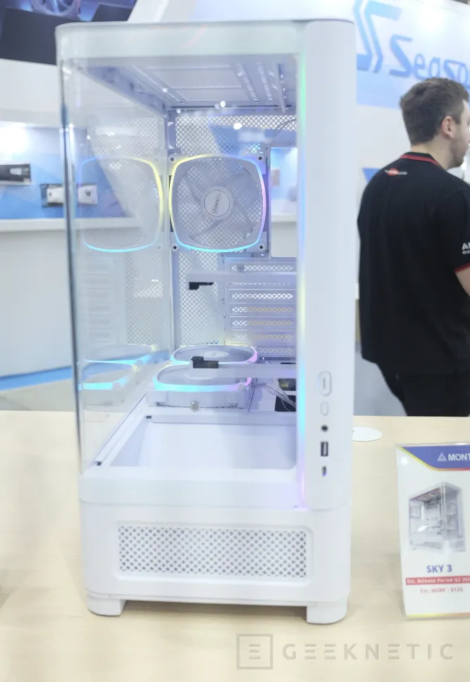 Geeknetic MONTECH en Computex 2024: Cajas para GPUs de 50cm, Fuentes Platinum de 1200W y Teclados Mecánicos Inalámbricos 11