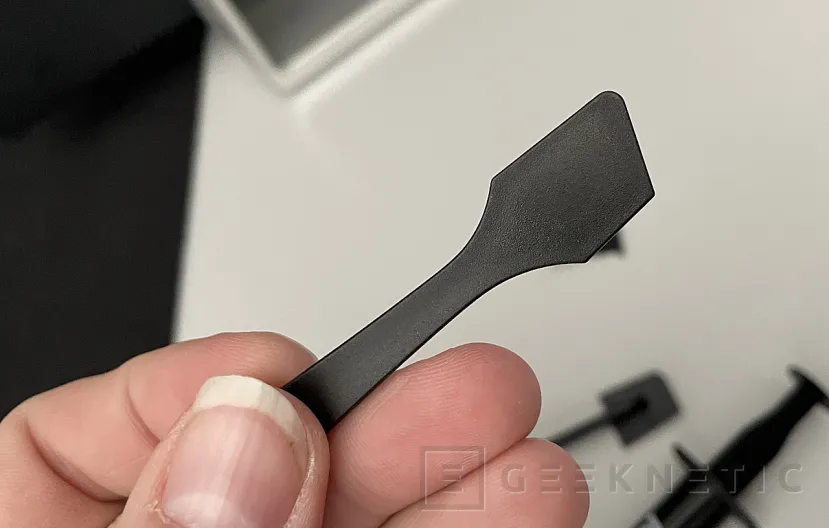 Geeknetic Thermal Grizzly Duronaut Review 5