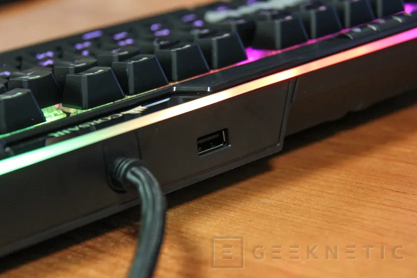 Geeknetic Corsair K95 RGB PLATINUM 6