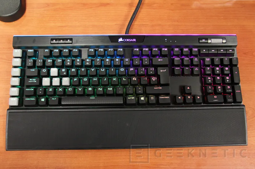 Geeknetic Corsair K95 RGB PLATINUM 2