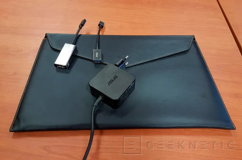 Geeknetic ASUS ZenBook 3 Deluxe UX490UA 8