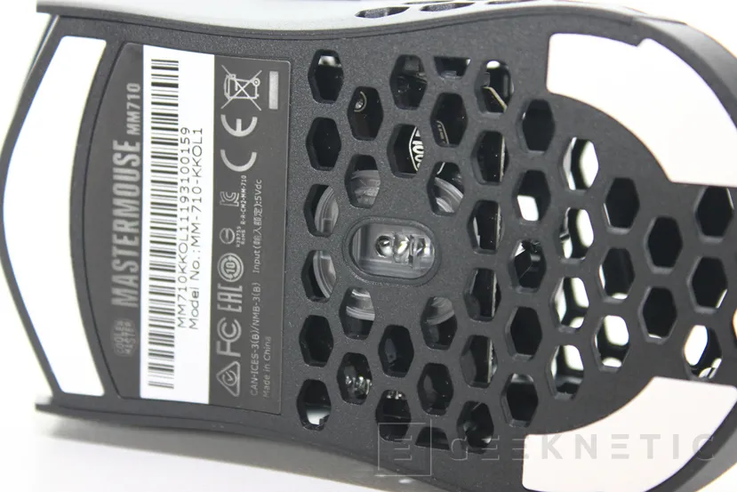 Geeknetic Review Ratón Cooler Master MM710 17
