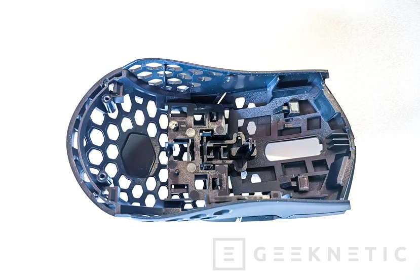 Geeknetic Review Ratón Cooler Master MM710 6