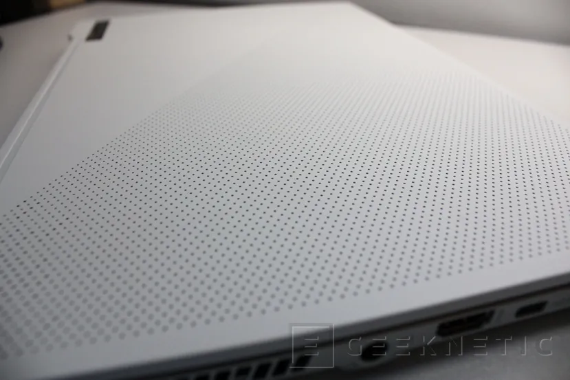Geeknetic Review ASUS ROG Zephyrus G14 con AMD Ryzen 9 4900HS 4