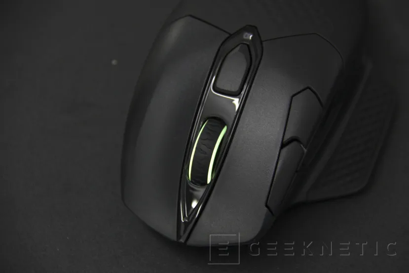 Geeknetic Corsair Dark Core RGB SE y MM1000 21