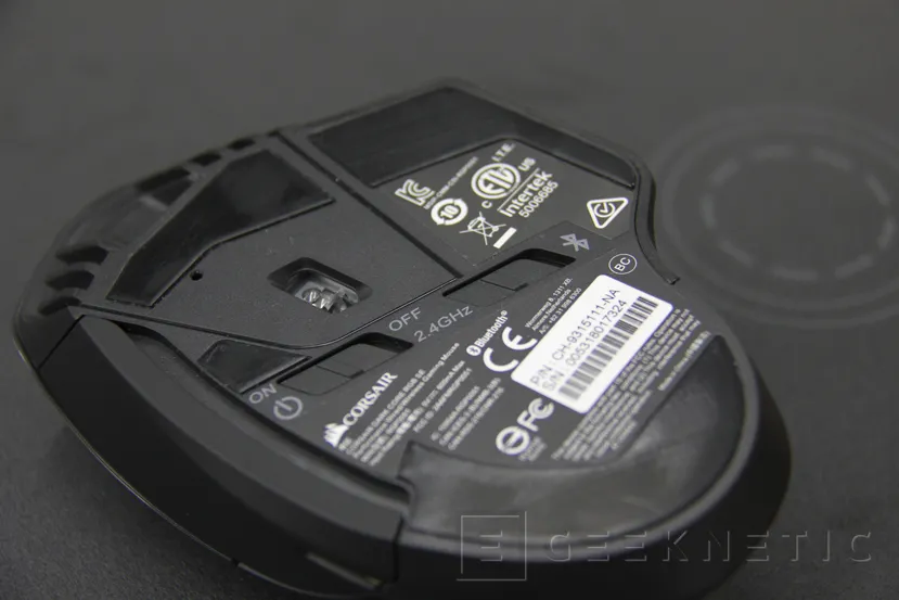 Geeknetic Corsair Dark Core RGB SE y MM1000 12