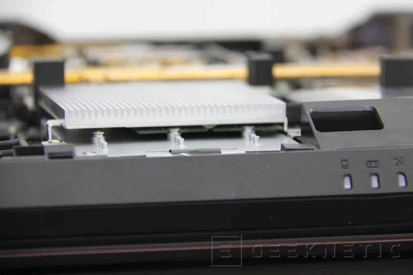 Geeknetic MSI GT75VR Titan Pro 9