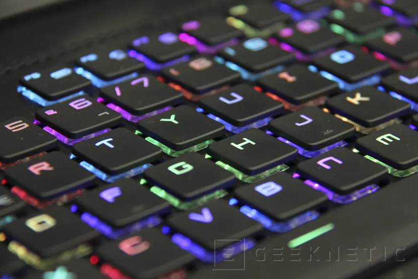 Geeknetic MSI GT75VR Titan Pro 14
